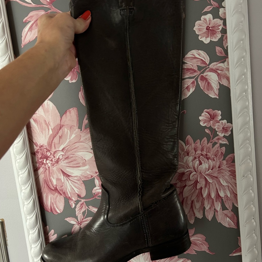 Frye Celia Tall Riding Boots
Classic distressed, black 8.5